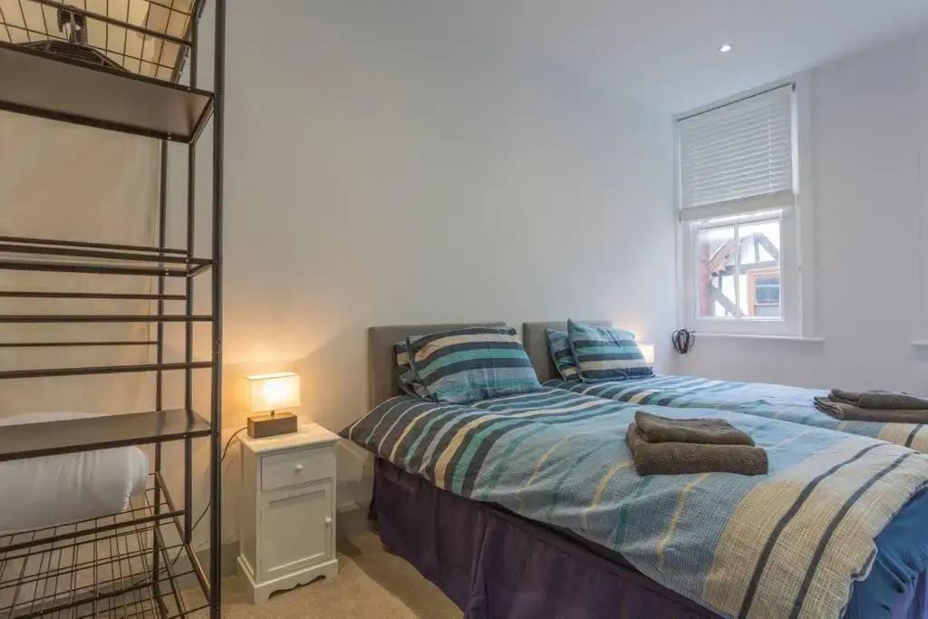 Spacious Central Chic Apartment - Simply Check In