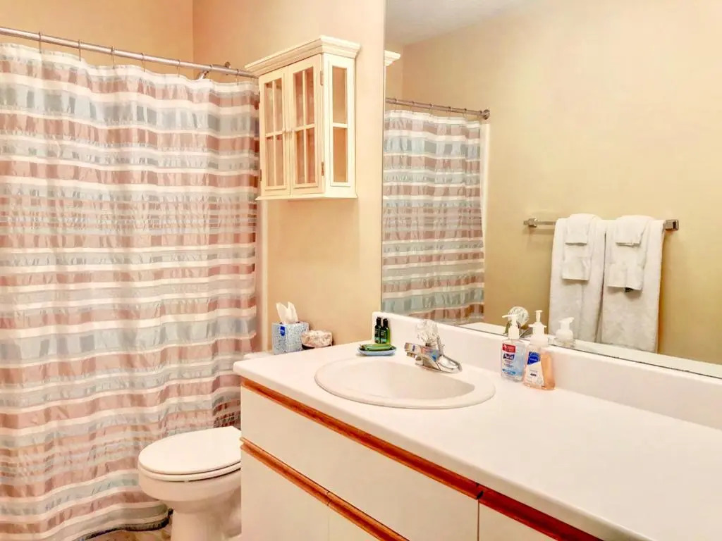 F3 Fairway Village Condo with great mountain views, 8 minute walk from Omni Mount Washington Hotel