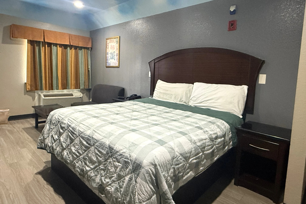 Hotel O Regency Suites Houston - IAH Beltway 8