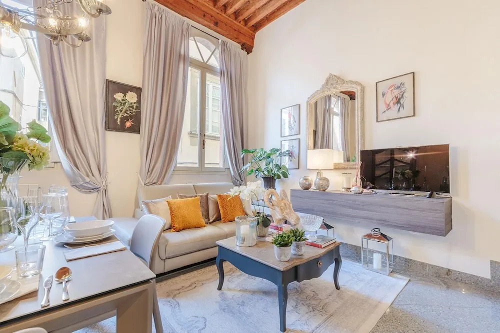 Casa Arias in Lucca With 2 Bedrooms and 1 Bathrooms