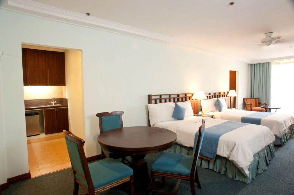 Отель John Hay Hotels Forest Wing