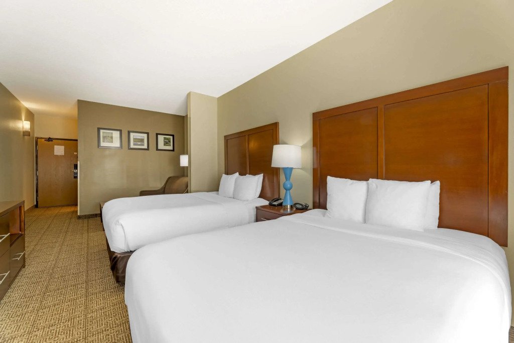 Comfort Suites Near Vancouver Mall