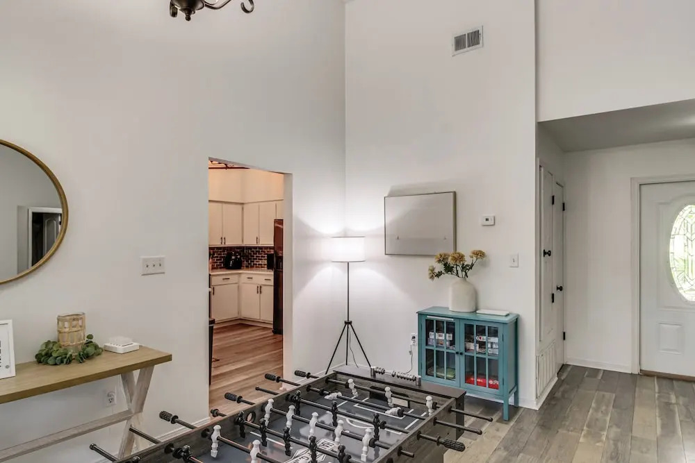 Navarre Home w/ Game Area + Screened-in Porch