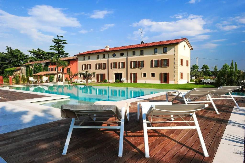 Belvivere Suites