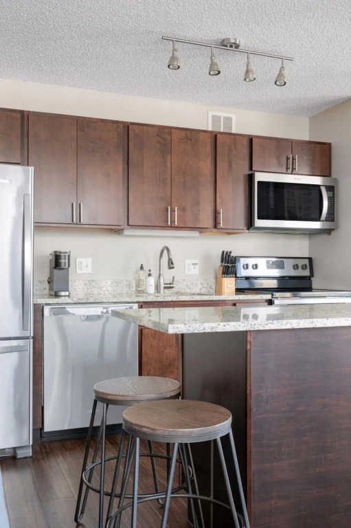 Chicago | Stunning 1BD/1BA River North Apartment