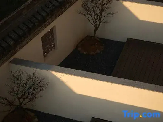 Ninghai Qiantongguzhen Immersing Hotel