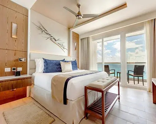 TravelSmart at Royalton CHIC Suites Cancun, Cancún, Mexico