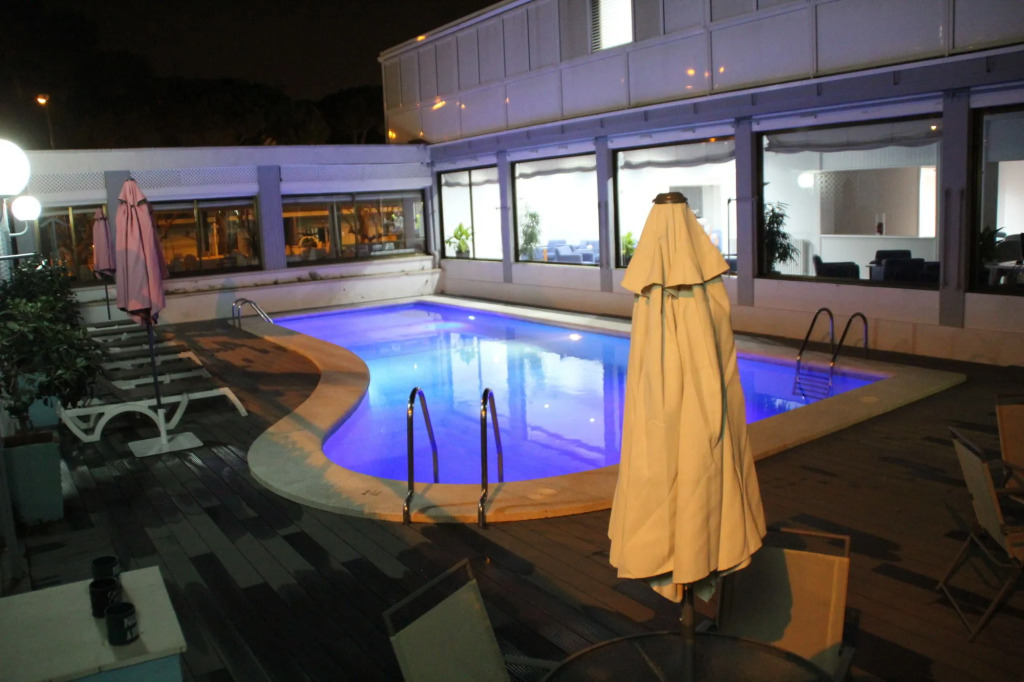 Hotel 153