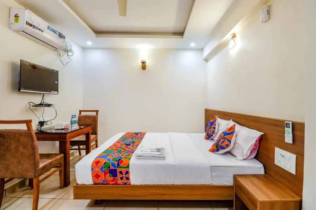 FabHotel Green Park Residency