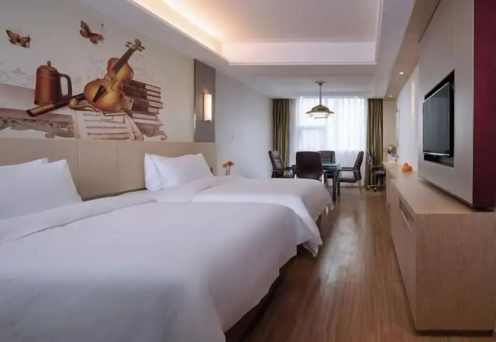 Vienna Hotel (Xupu Wanda Plaza)