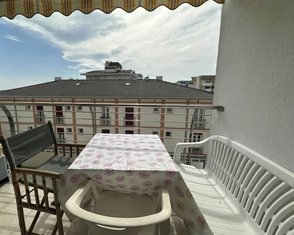 Flat With Side sea View Just Steps From the Beach