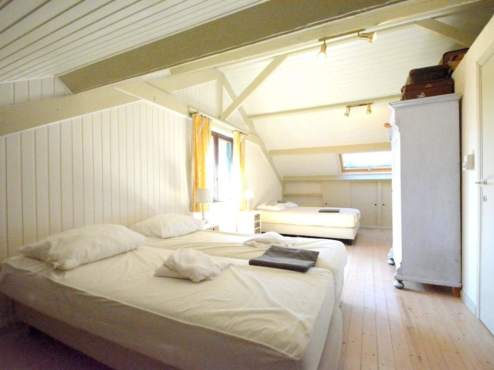 Luxury Pet-friendly Chalet in Bièvre near Forest