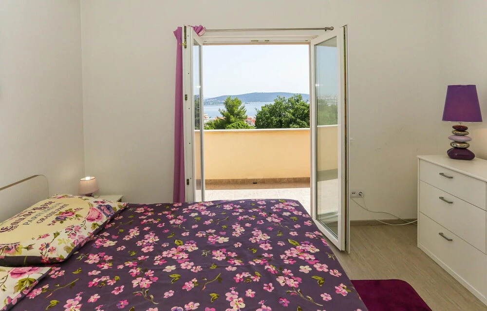 Stunning Home in Kastel Sucurac With 5 Bedrooms, Wifi and Outdoor Swimming Pool