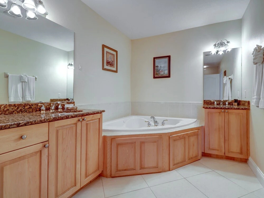 140 Brightwater Dr House - 3 Br townhouse by RedAwning