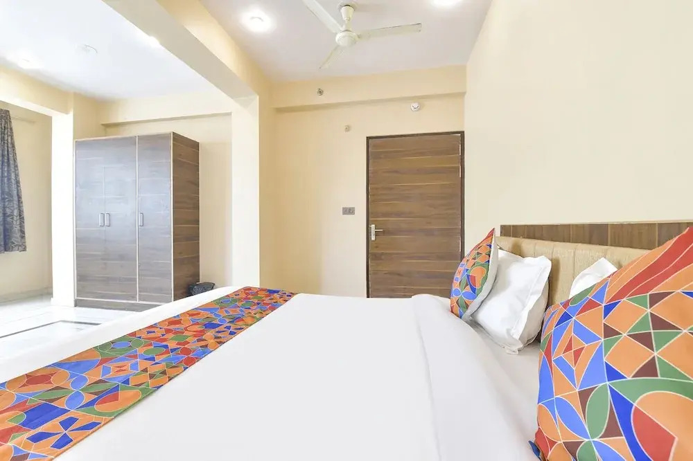 FabHotel Pearl Square