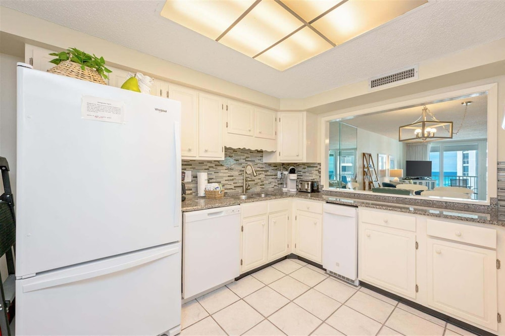 Shoreline Towers 1055 2 Bedroom Condo