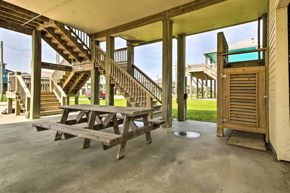 Dog-friendly Casa Sol House in Crystal Beach!