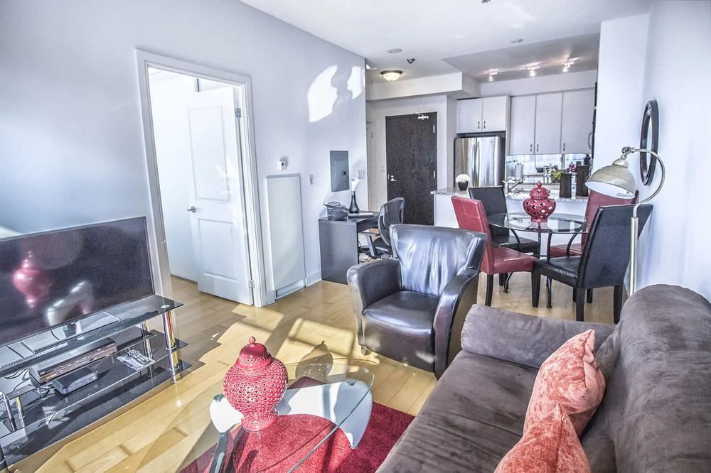 Mary-am Suites - Yorkville Furnished Apartments