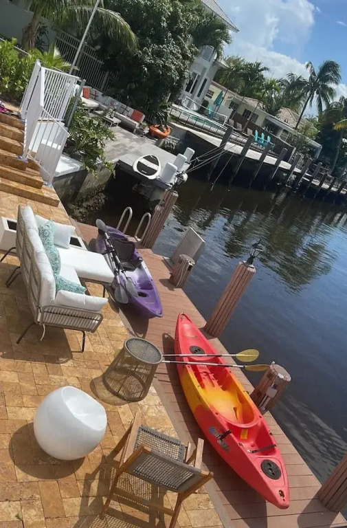 Adorable Villa with water front in Pompano