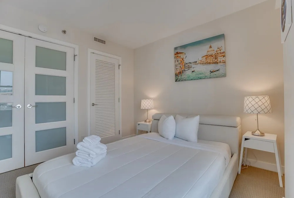 Furnished 2 Bedroom Apartment near National Museum 2 Apts by RedAwning