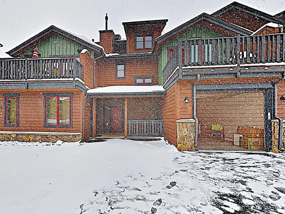 New Listing! Huge Townhome W/ Private Garage 4 Bedroom Townhouse
