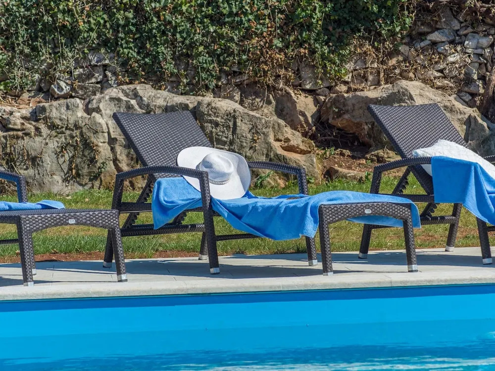 Beautiful Stone House with Large Garden And Private Pool