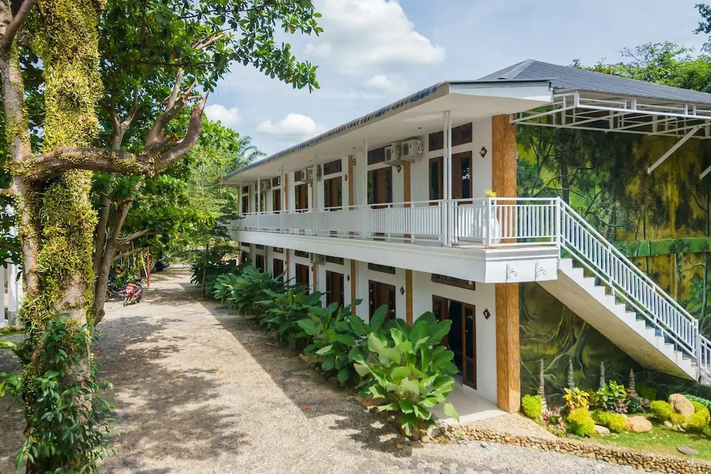 RedDoorz Premium @ The Heritage Bukit Lawang