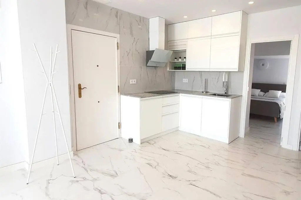 SKOL 645. Exclusive Three Bedrooms Apartment with Sea Views