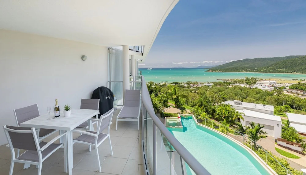 Airlie Searene Apartments