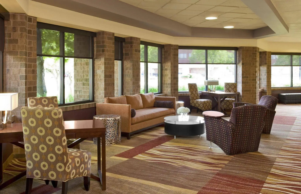 Four Points by Sheraton Milwaukee North Shore