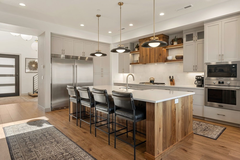 Ever-changing Sky 7 Bedroom Home
