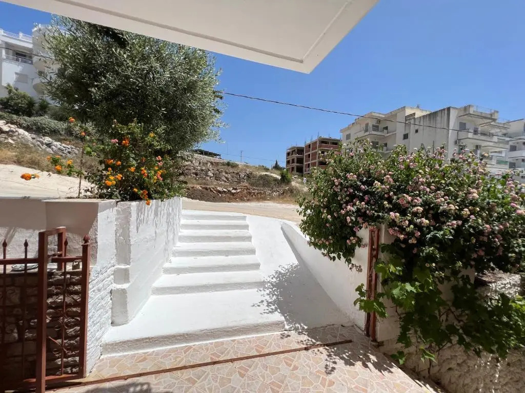 AR Apartments by Saranda Hotel