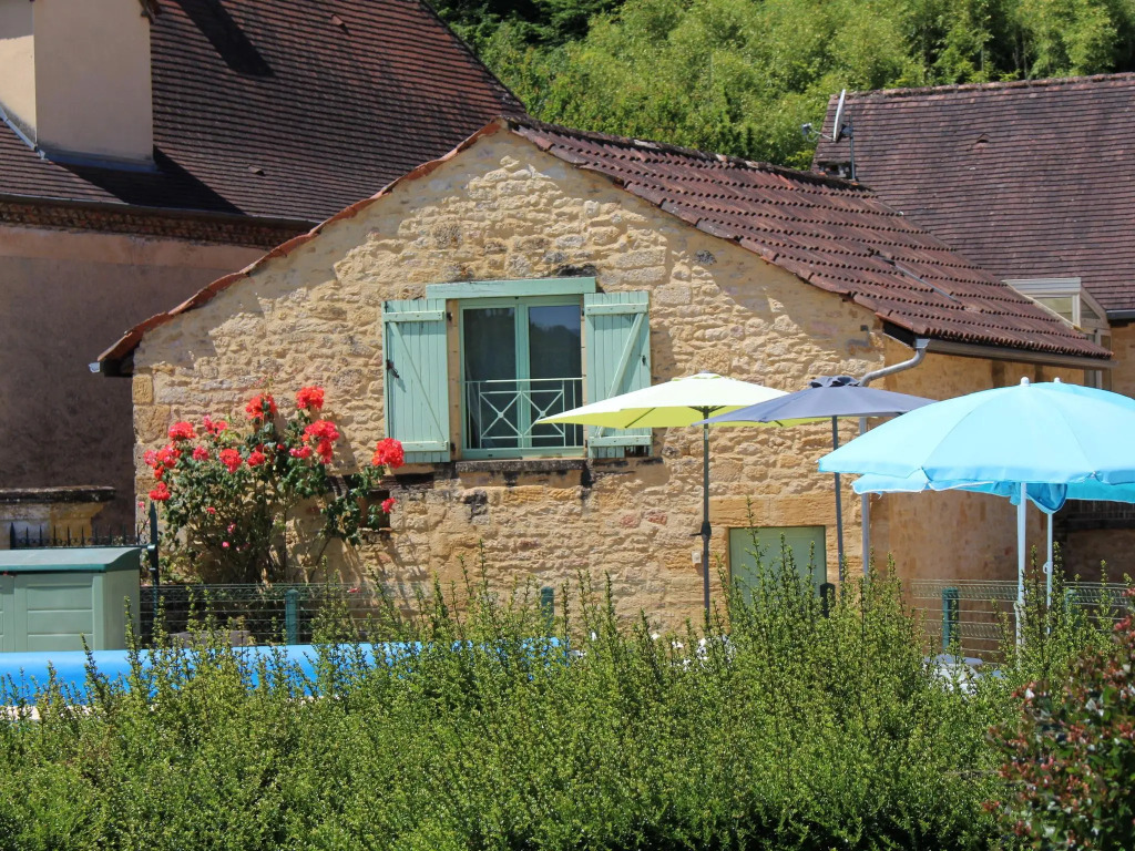 Modern Holiday Home in Aquitaine with Swimming Pool