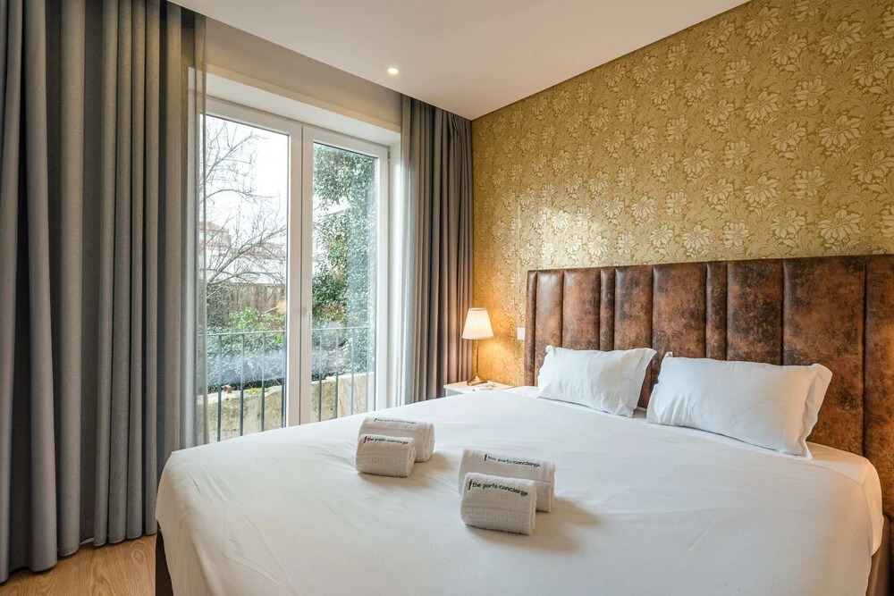 Guestready - Damask Parlor