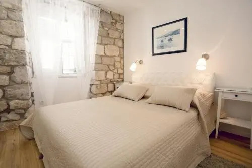 Split Old Town Suites 2