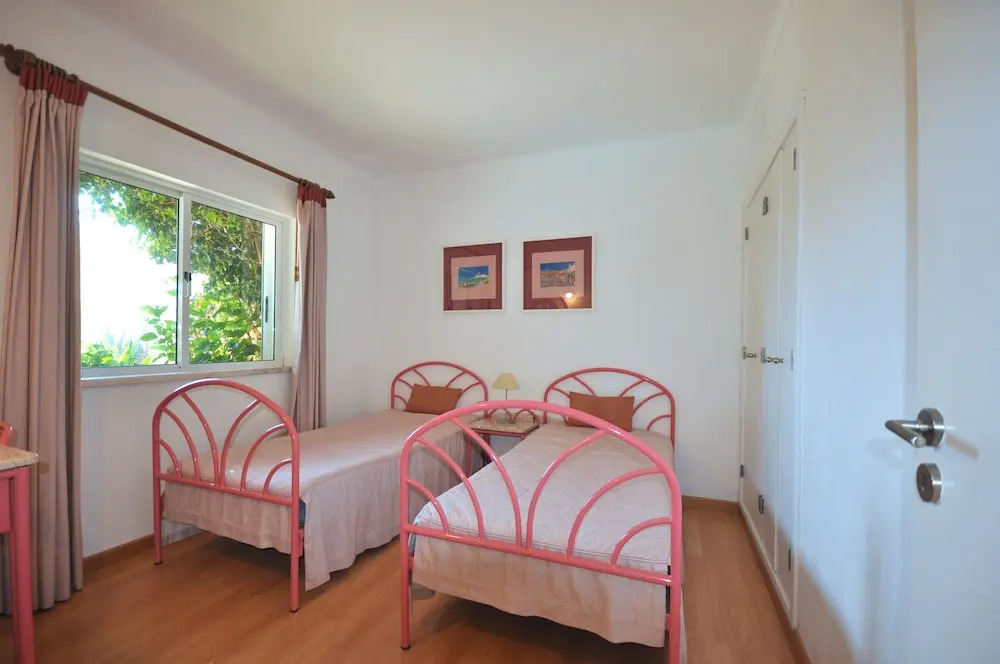 Stylish and well-equipped, private pool, close to amenities, free AC and Wifi