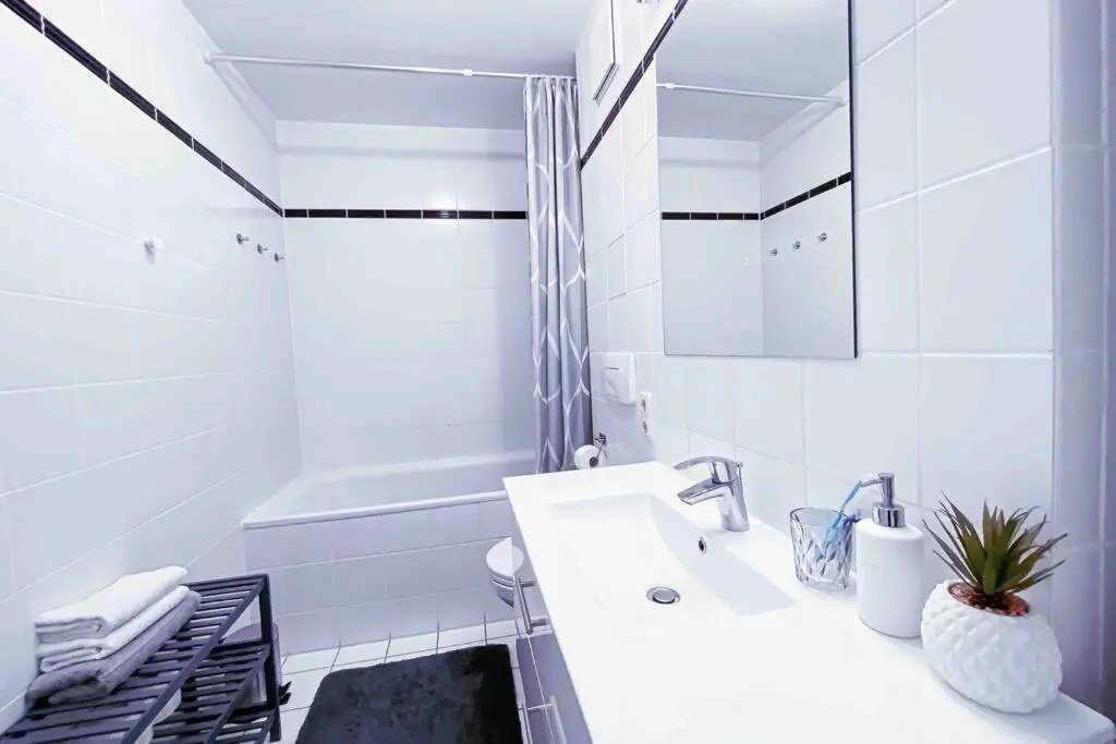 Luxury HOME CINEMA 2R Apt + Balcony / 65m²