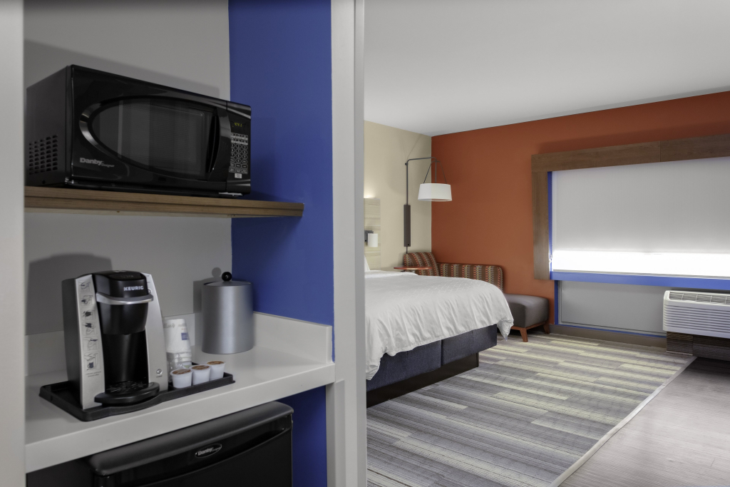 Holiday Inn Express & Suites Wilmington West - Medical Park by IHG