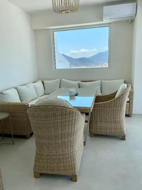 Ideal location, 360 sea view, 2 beds, modern apartment