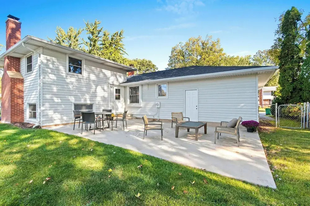 3 Blocks to Lambeau Field! Bright Home w/ Yard