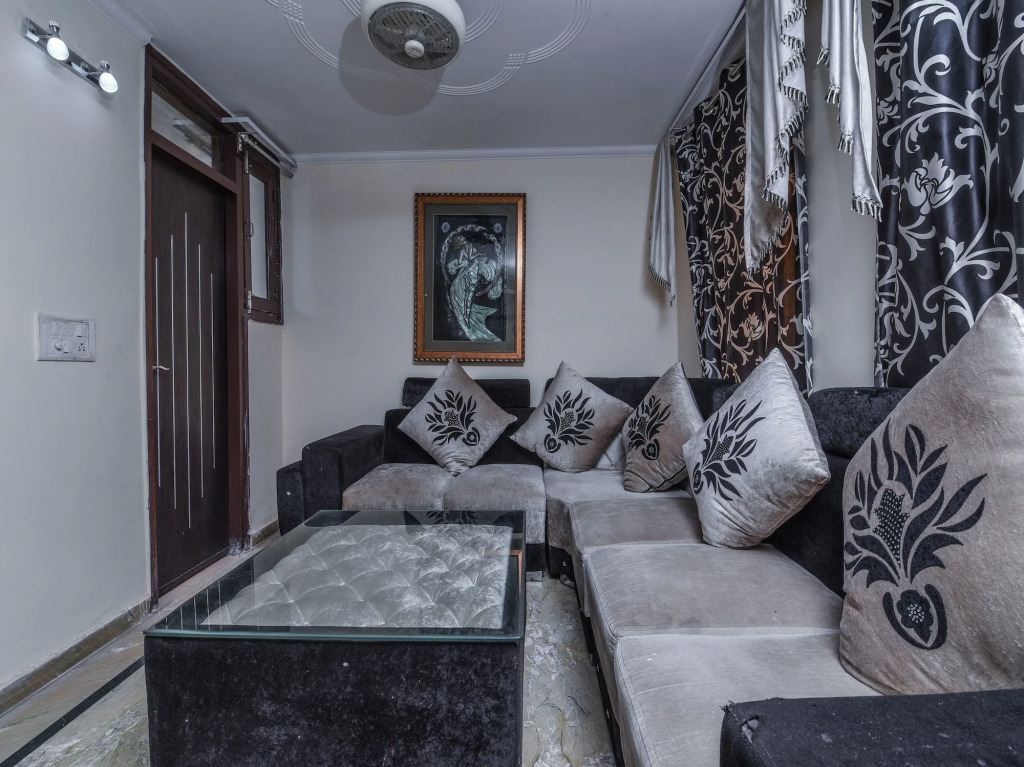 OYO 15763 Hotel Grand inn