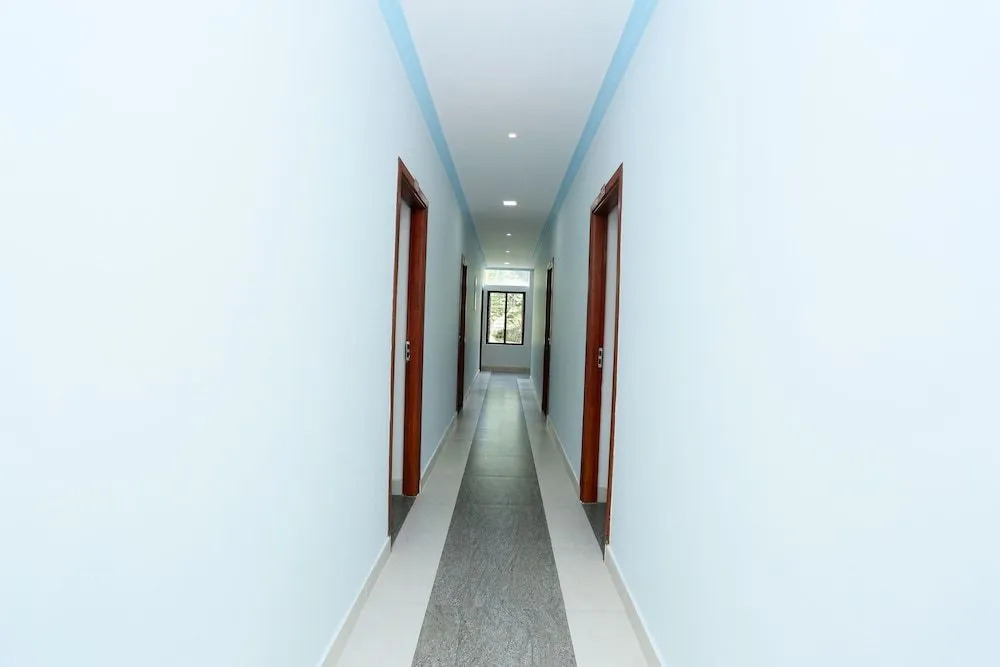 OYO 22008 Jrj Suites