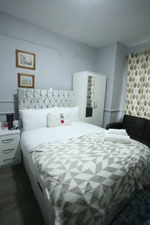 Heathrow roomzzzz BnB