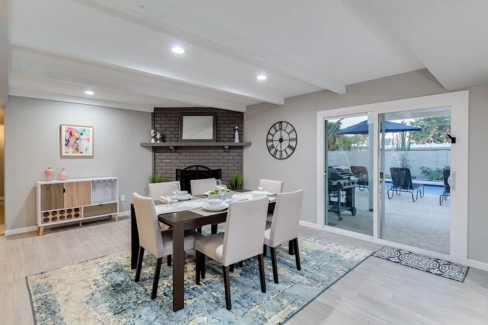 Luxury Scottsdale home w/ Heated Pool, Spa, Putting Green, fire pit, & more! by RedAwning