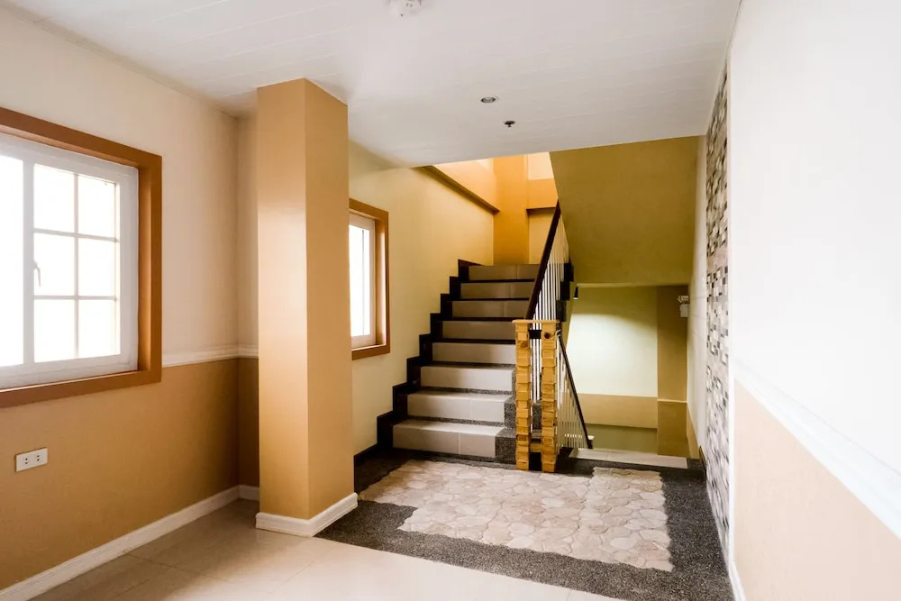 OYO 240 Country Artist Hotel