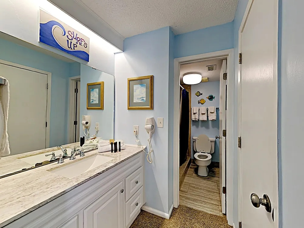 East Beach Condo #1C - 2 Br condo by RedAwning