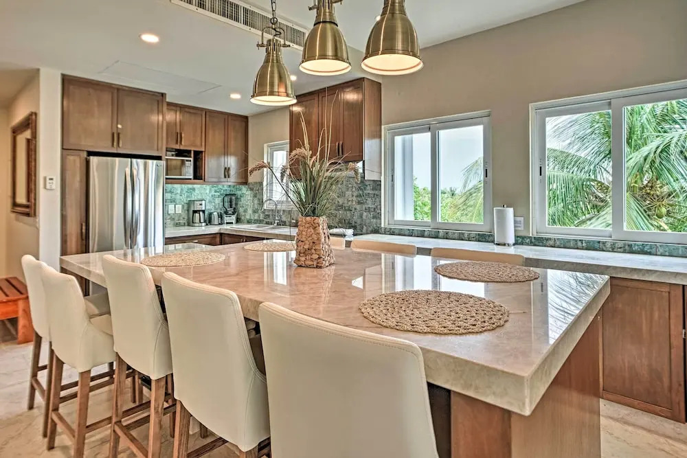 Ocean-View Oasis on Playa Norte: Resort Amenities