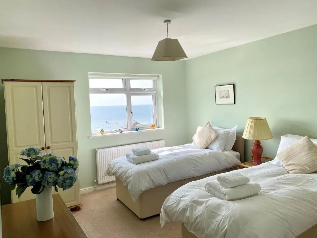 Sea View 5 Bed House Next To Water Sports & Golf