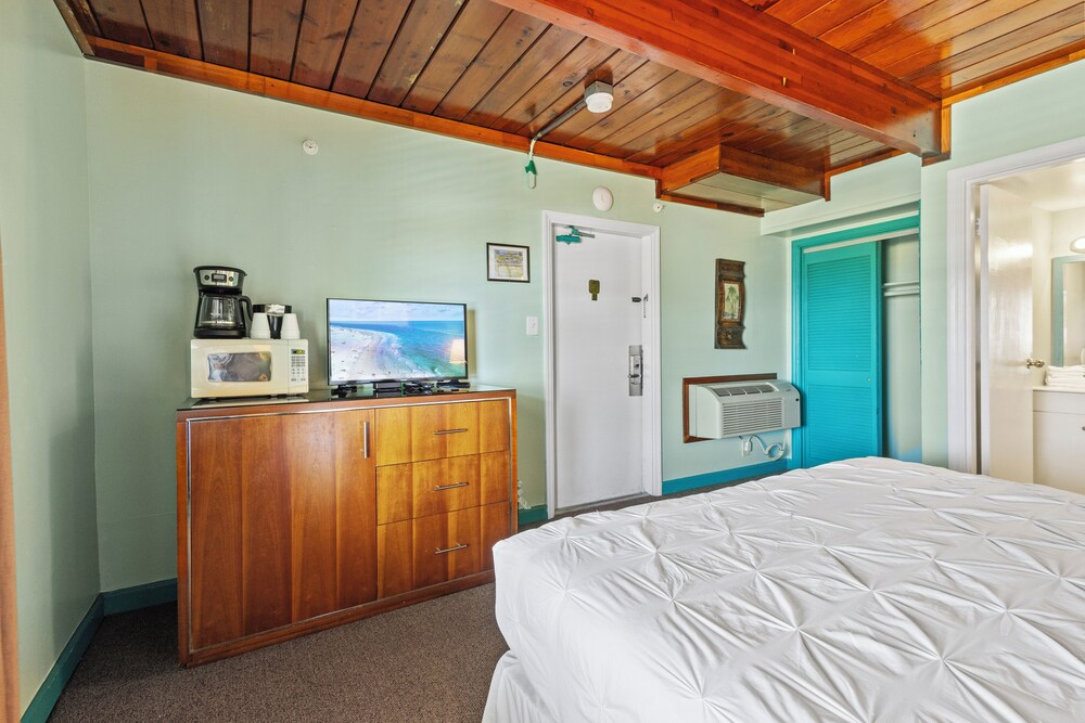 Oceanfront Inn Room #7 - Partial Ocean View - King Bed