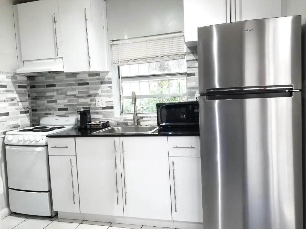 Glam Private Studio 4 Miles from Hard Rock Stadium